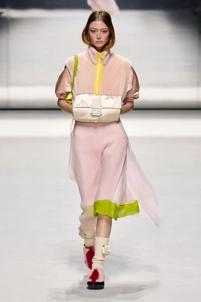 Look 13
